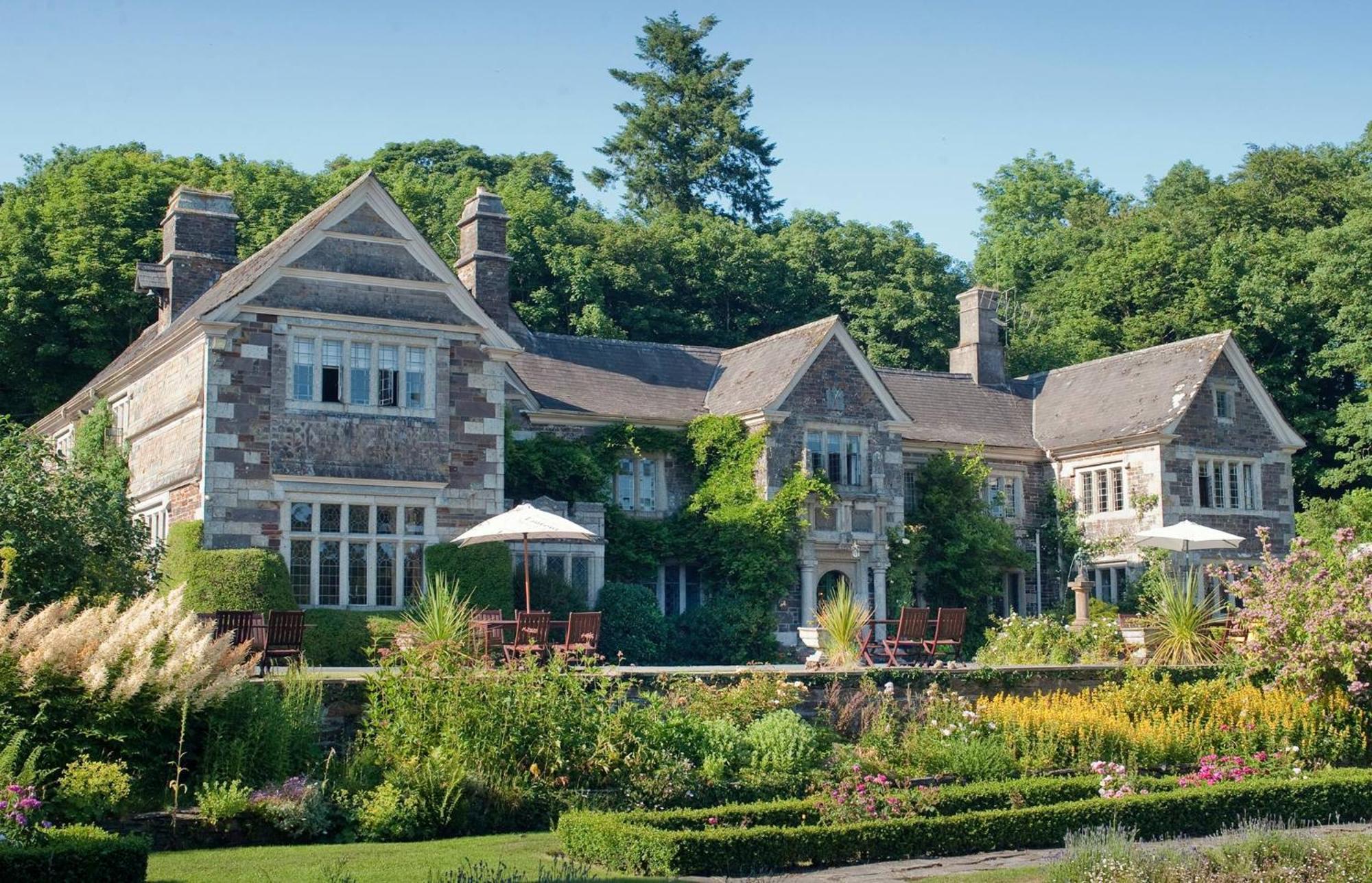 Отель Lewtrenchard Manor Экстерьер фото
